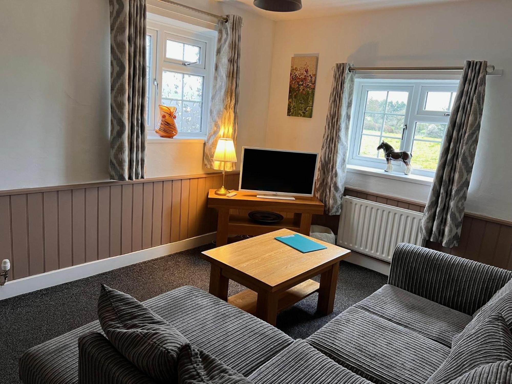 Hunston Mill Self Catering Dog Stay For Free Chichester Ngoại thất bức ảnh